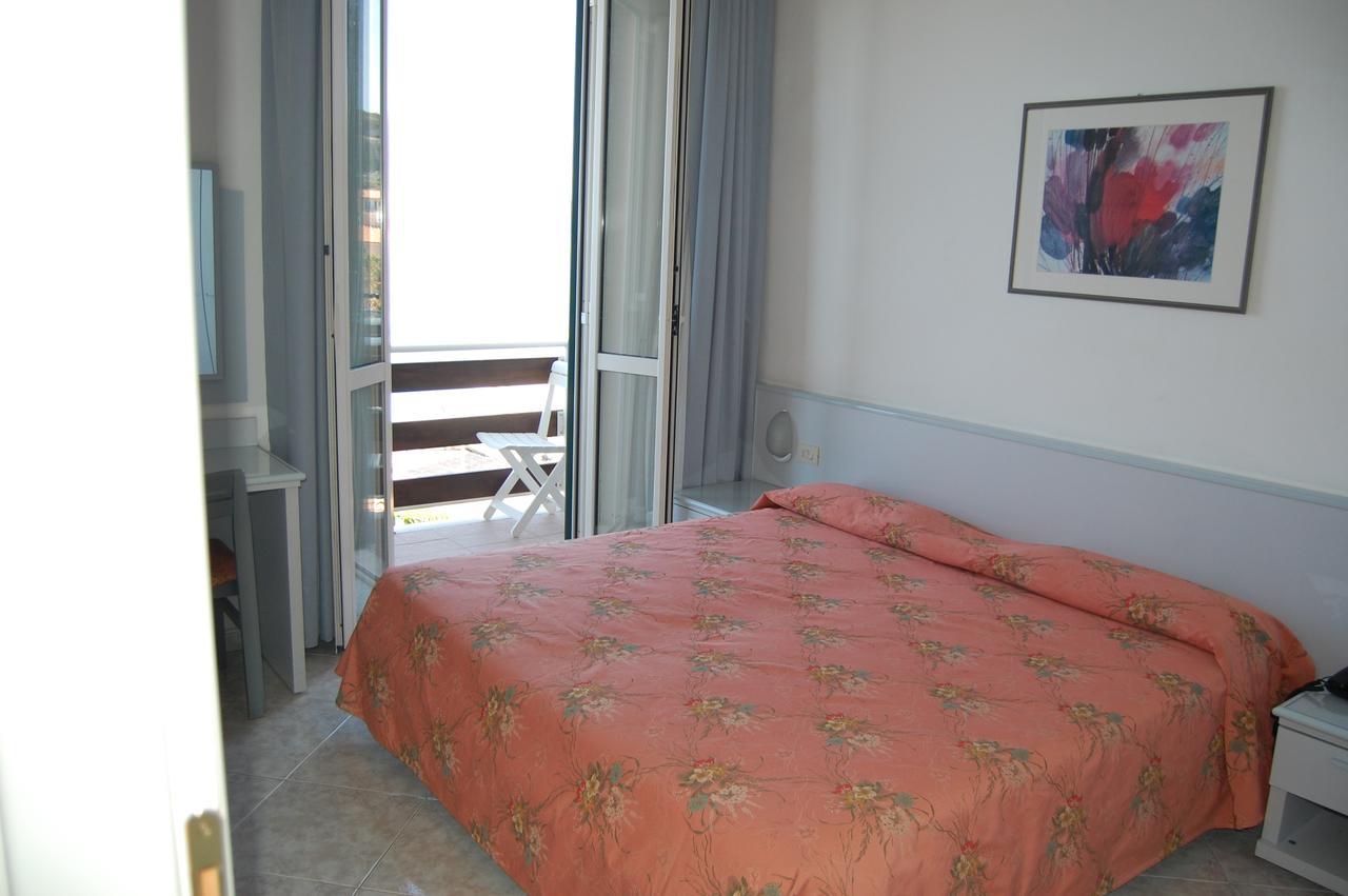 Hotel Villa Ombrosa Portoferraio Pokoj fotografie